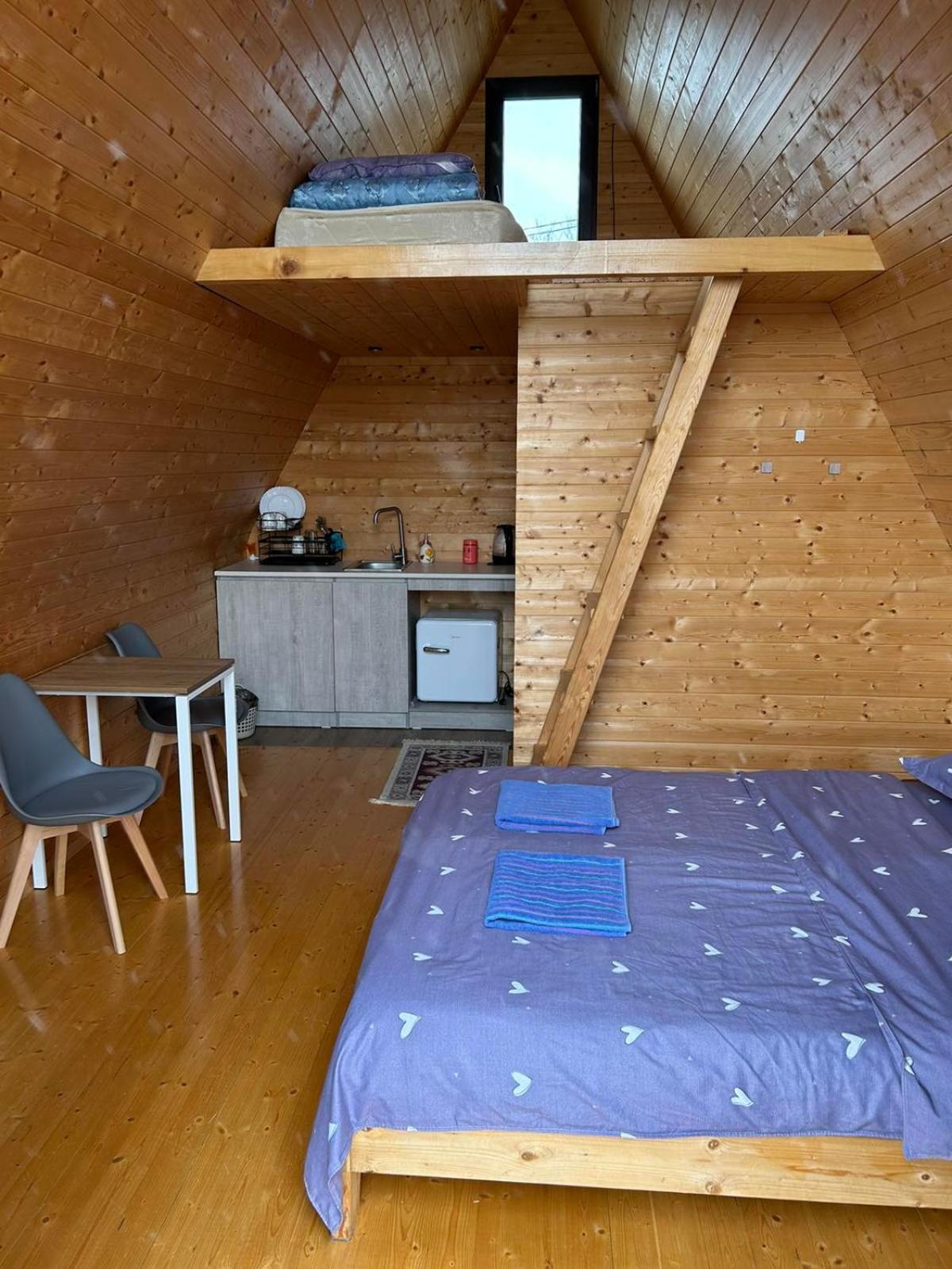 Cottage In Udabno Eksteriør bilde