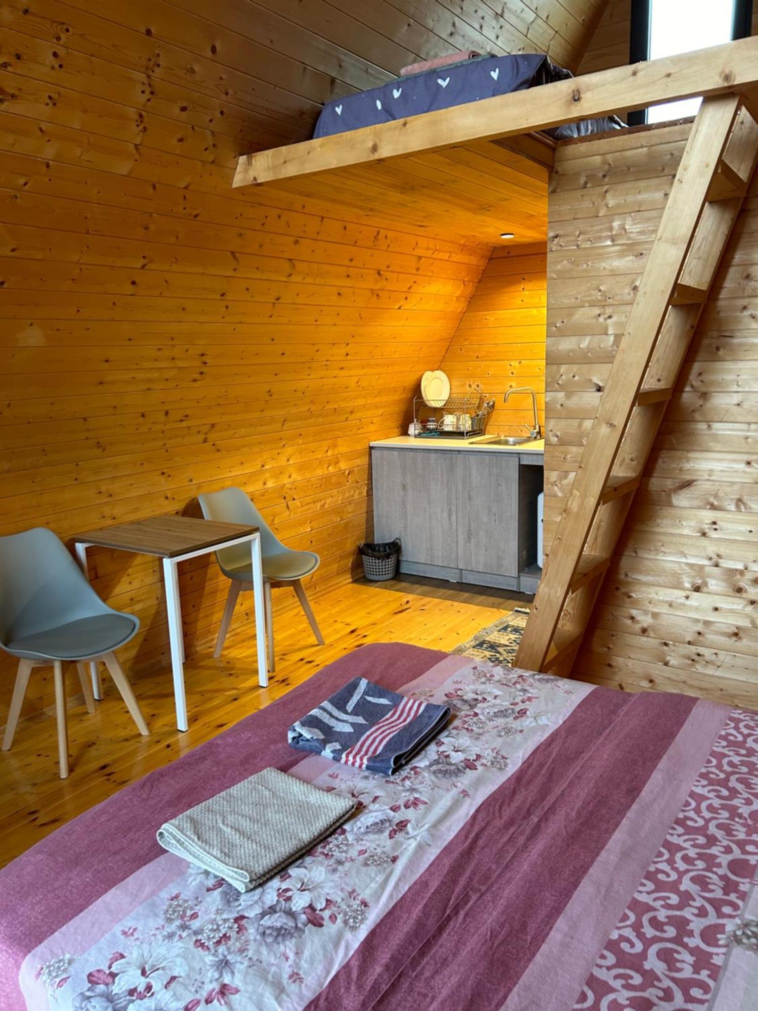 Cottage In Udabno Eksteriør bilde